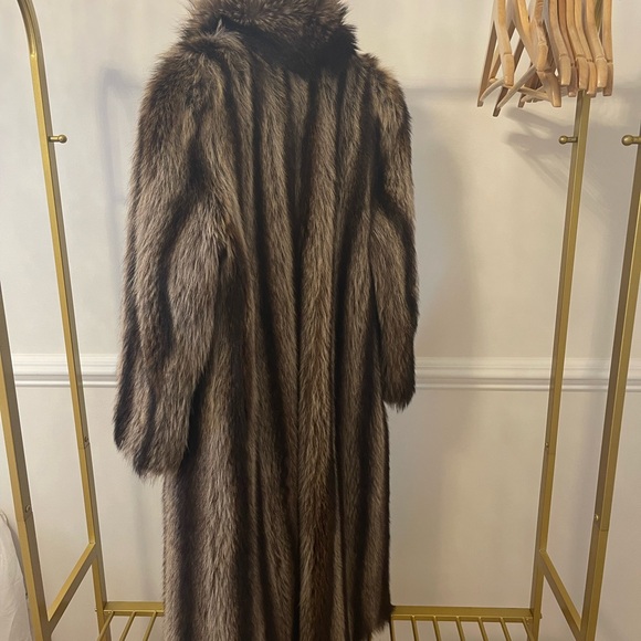 Bloomingdale's Luxurious Fur Coat - Brown and Gray - Picture 8 of 13